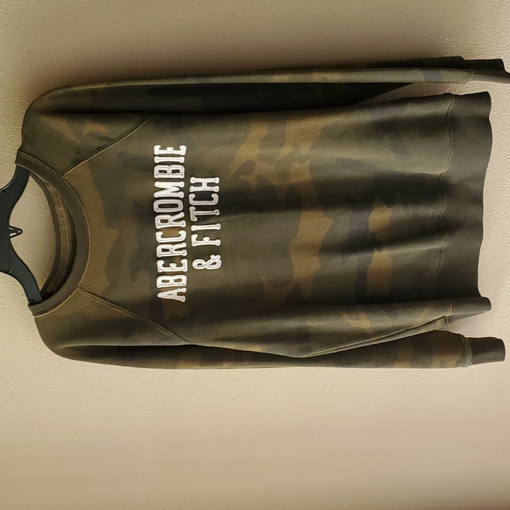A&F sweatshirt- M